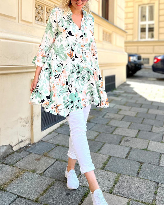 Elegante bluse mit v-ausschnitt und blumendruck