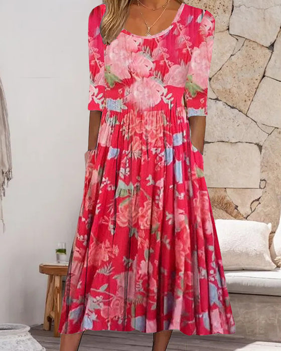 Plissiertes Kleid mit Rundhalsausschnitt und Blumendruck