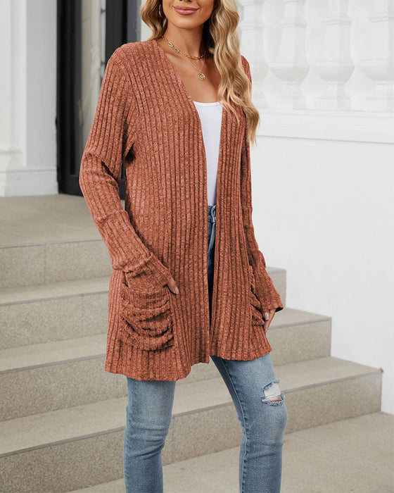 Lässiger, einfarbiger cardigan mit langen ärmeln und tasche