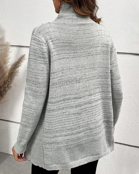 Lässiger, einfarbiger Pullover mit Schlitz