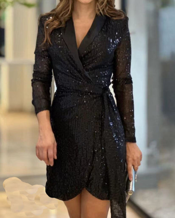 Kleid im Party-Stil mit Revers und langen Ärmeln