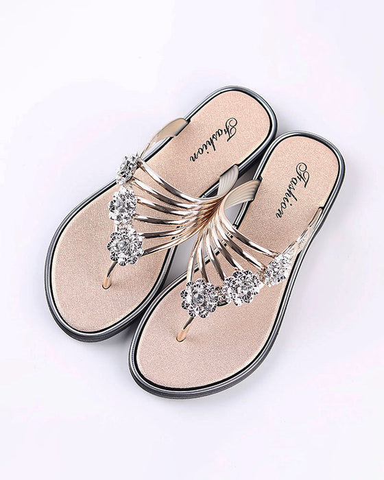 Modische flip-flops mit blumen und strass