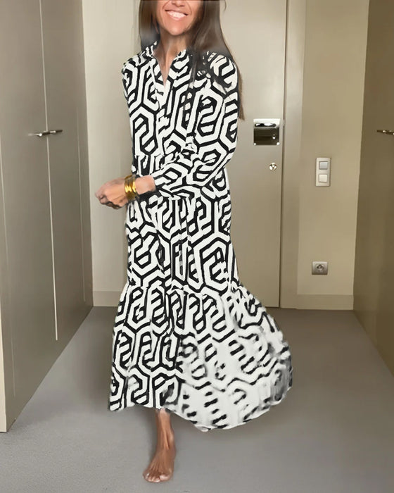 Kleid mit neun Punkten und geometrischem Print