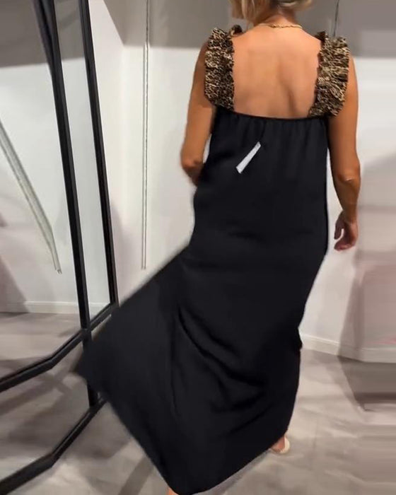 Einfarbiges, elegantes kleid mit hosenträgern