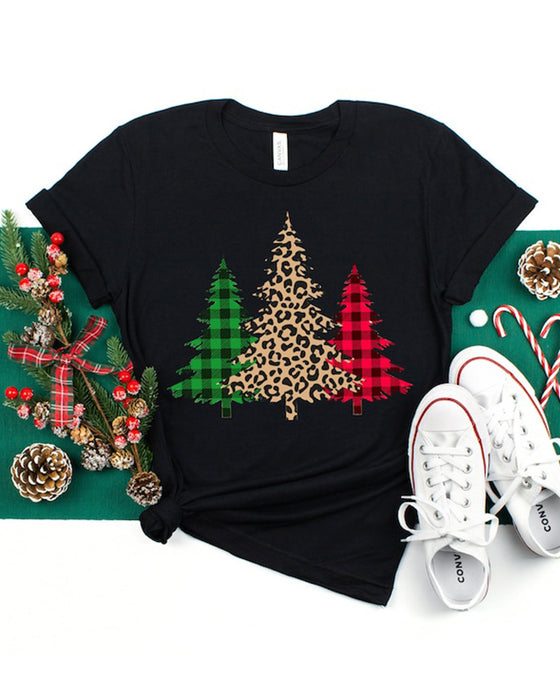 T-Shirt mit Leoparden- und Patchwork-Muster sowie Weihnachtsbaum-Print