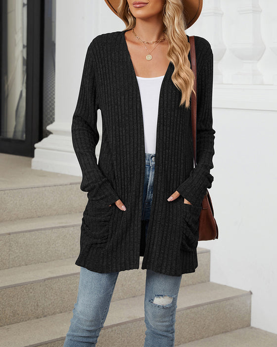 Lässiger, einfarbiger cardigan mit langen ärmeln und tasche