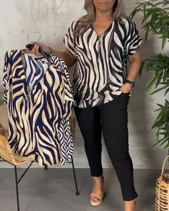 Modische bluse mit V-ausschnitt und reißverschluss im zebra-print