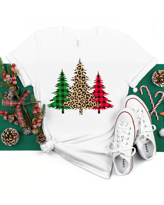 T-Shirt mit Leoparden- und Patchwork-Muster sowie Weihnachtsbaum-Print