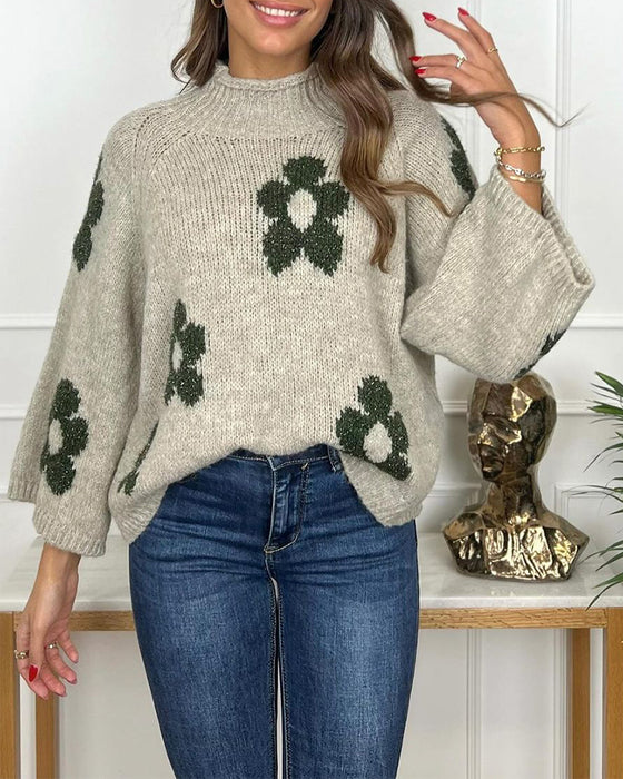 Lässiger pullover mit blumenmuster und stehkragen