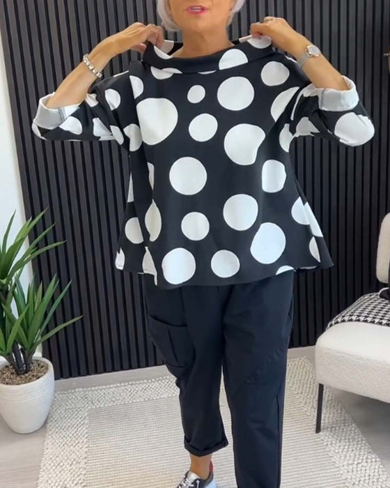 Lässige bluse mit polka-dot-print