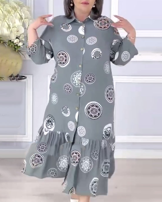 Freizeitkleid mit Plissierung und Revers mit geometrischem Print