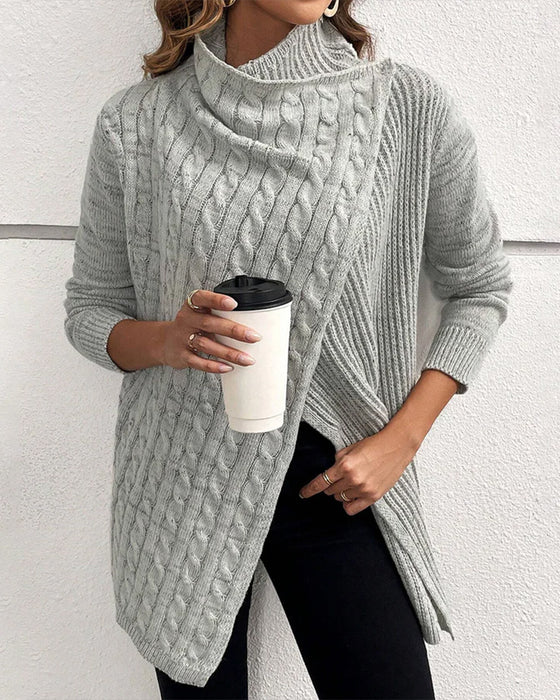 Lässiger, einfarbiger Pullover mit Schlitz