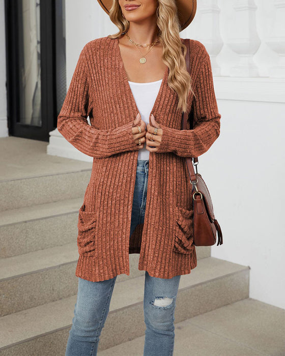 Lässiger, einfarbiger cardigan mit langen ärmeln und tasche