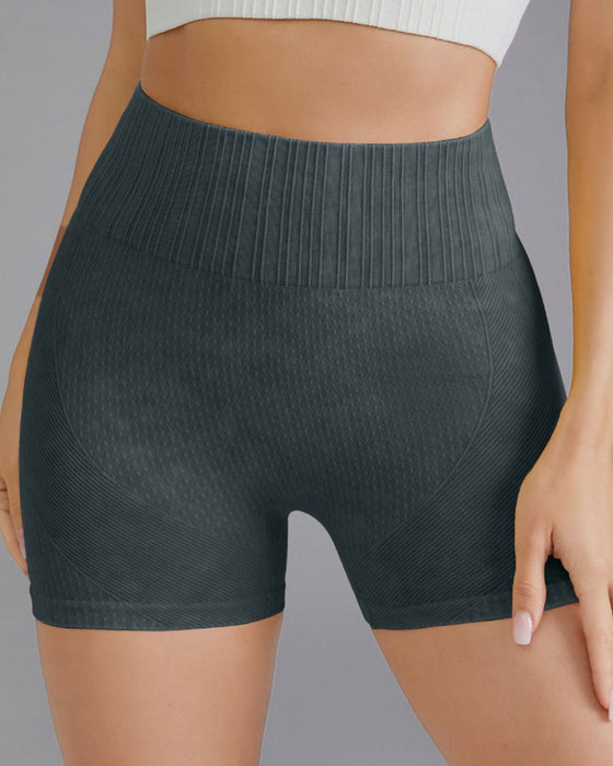 Schlichte, einfarbige Shorts mit hoher Taille und Hüfte