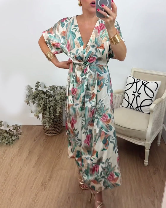 Elegantes Kleid mit V-Ausschnitt und Twist-Muster im Botanischen Druck