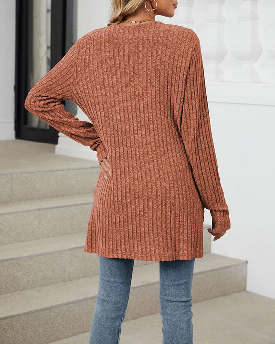 Lässiger, einfarbiger cardigan mit langen ärmeln und tasche