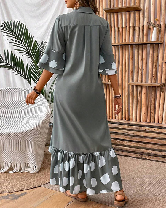 Freizeitkleid mit Reversnähten und Tupfenmuster