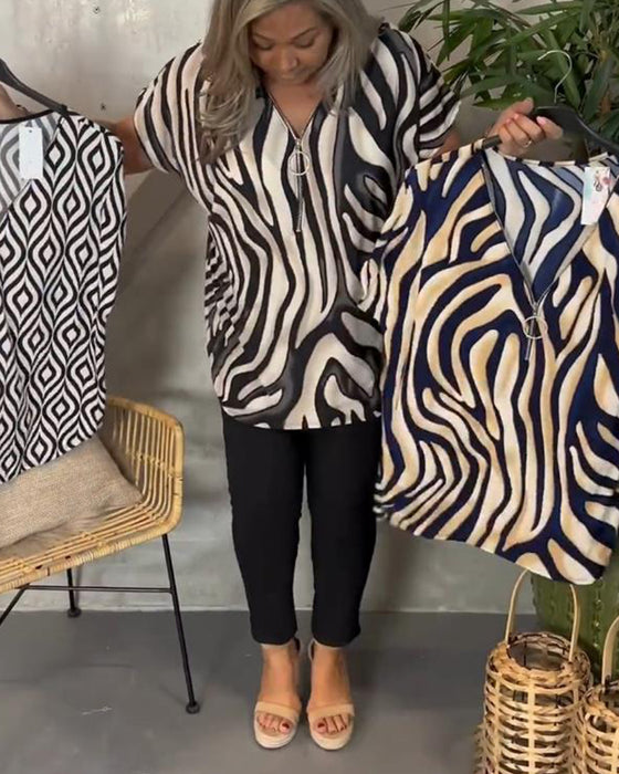 Modische bluse mit V-ausschnitt und reißverschluss im zebra-print