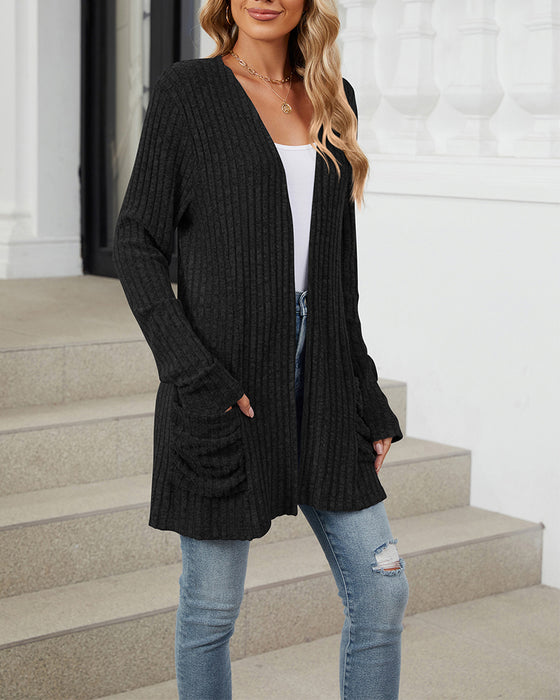 Lässiger, einfarbiger cardigan mit langen ärmeln und tasche