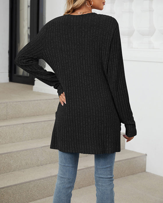 Lässiger, einfarbiger cardigan mit langen ärmeln und tasche