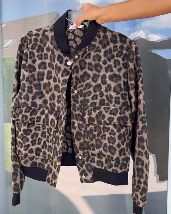 Modische jacke mit leopardenmuster und druckknopftasche