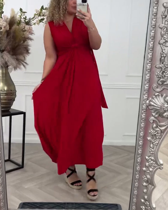 Ärmelloses, einfarbiges, elegantes Kleid mit Twist-Effekt