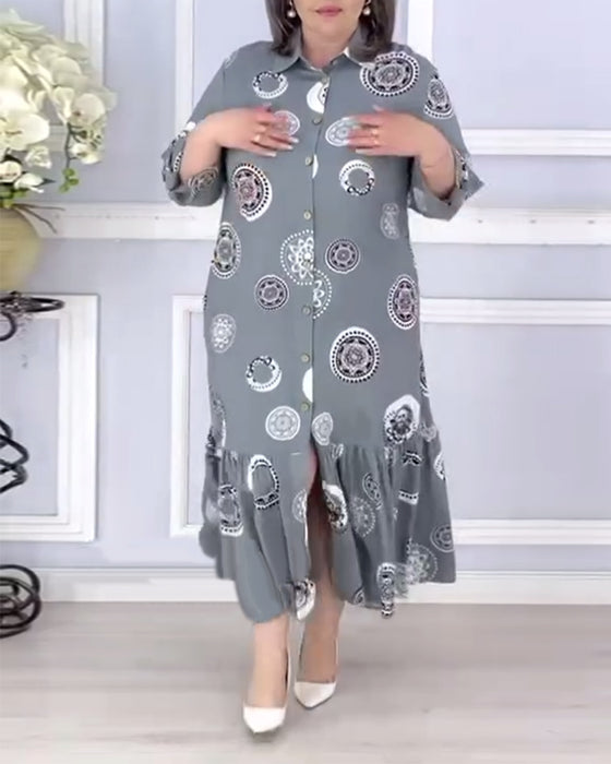 Freizeitkleid mit Plissierung und Revers mit geometrischem Print