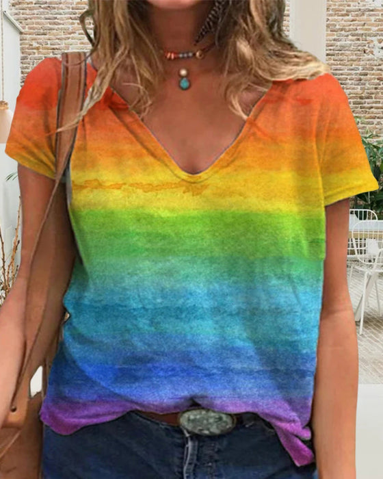 Lässiges T-Shirt mit V-Ausschnitt und Regenbogen-Print