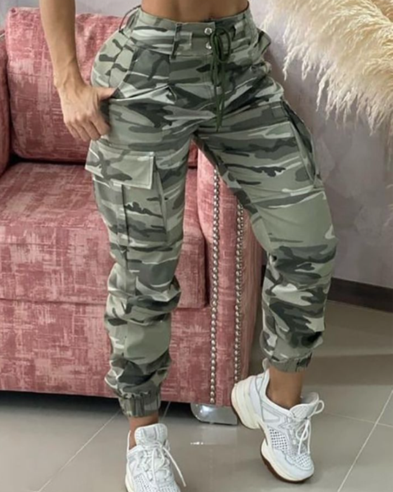 Cargohose mit Camouflage-Print