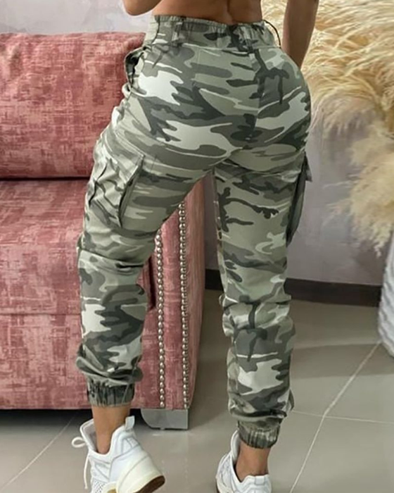 Cargohose mit Camouflage-Print