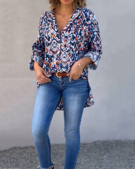 Bluse mit V-Ausschnitt und Blumenmuster und langen Ärmeln