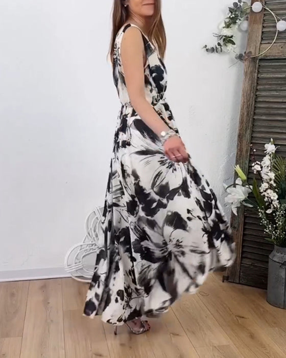 Ärmelloses, fließendes Kleid mit Blumendruck