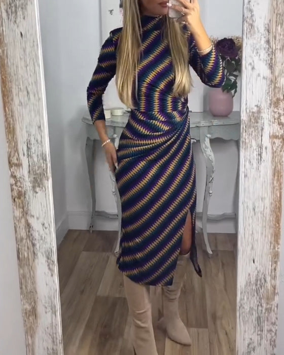 Sexy Kleid mit Streifen und Stehkragen